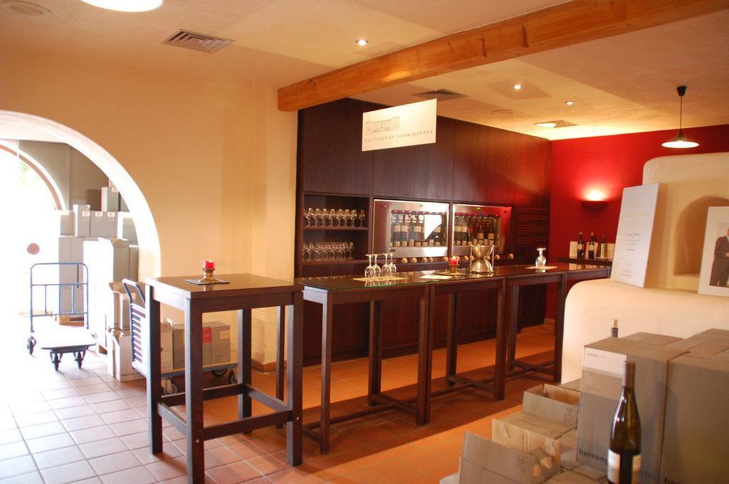 Consulat Des Weins Hotel Sankt Martin Luaran gambar